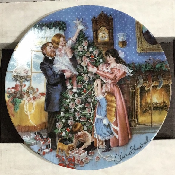 Victorian Christmas Plate Series - Picture 1 of 3